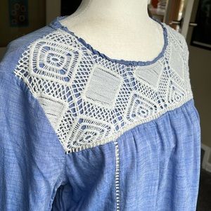 🦋Loft embroidered chambray boho peasant top shirt flutter sleeves blue size Med